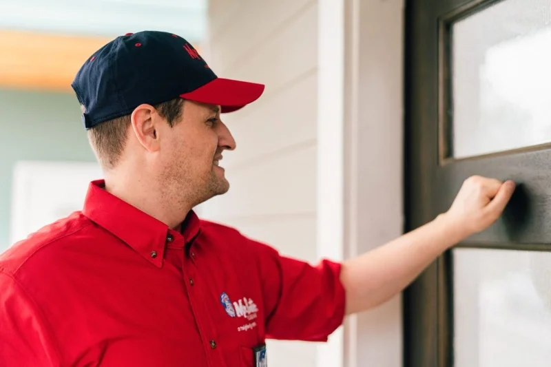 Mr. Rooter plumber arriving for emergency plumbing service 